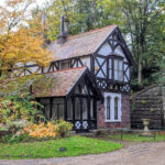 Avenham Park Lodge in October 2020 by Tony Worrall